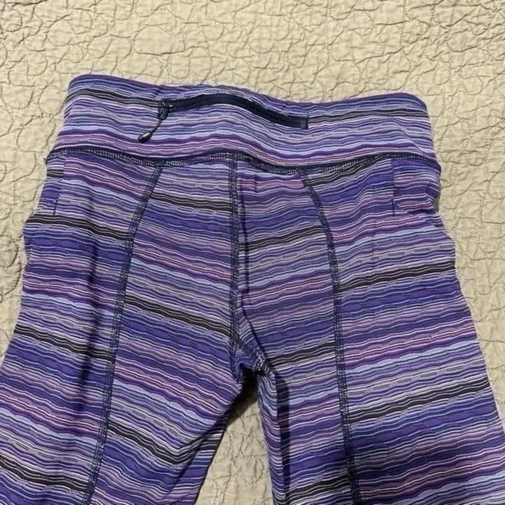 Lululemon athletica, Capri leggings with cell phone pocket size 4 A617